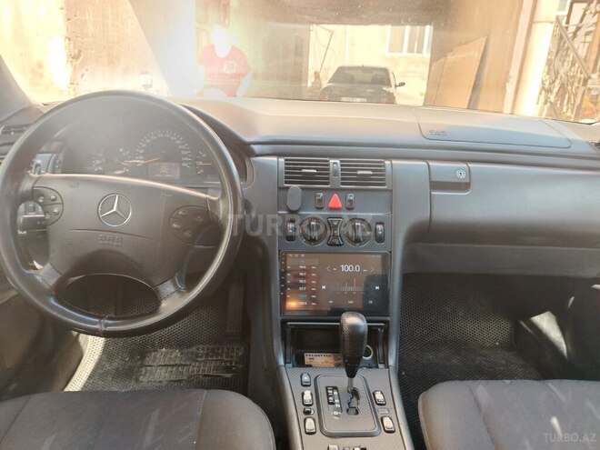 Mercedes E 280 2000, 290,000 km - 2.8 l - Bakı
