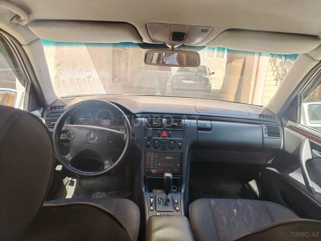 Mercedes E 280 2000, 290,000 km - 2.8 l - Bakı