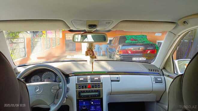 Mercedes E 240 2000, 328,489 km - 2.6 l - Salyan