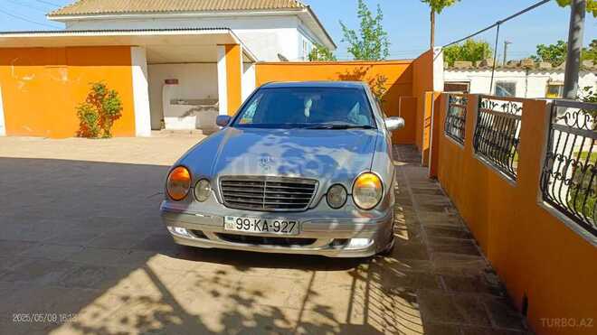 Mercedes E 240 2000, 328,489 km - 2.6 l - Salyan
