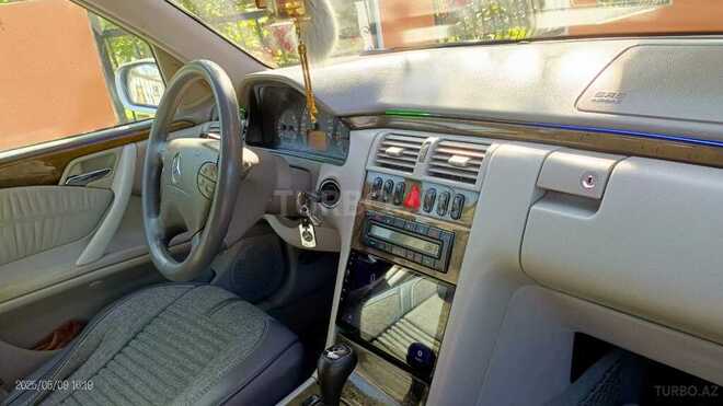 Mercedes E 240 2000, 328,489 km - 2.6 l - Salyan