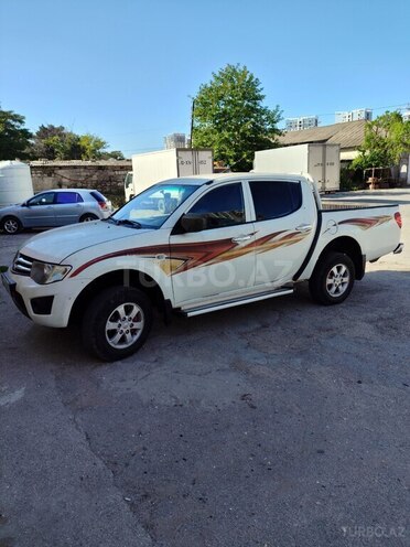 Mitsubishi L200 2013, 307,454 km - 2.5 l - Bakı
