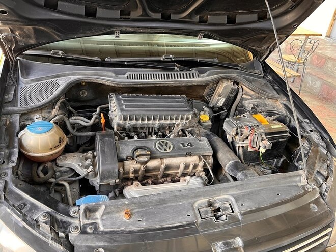Volkswagen Polo 2010, 220,000 km - 1.4 l - Bakı
