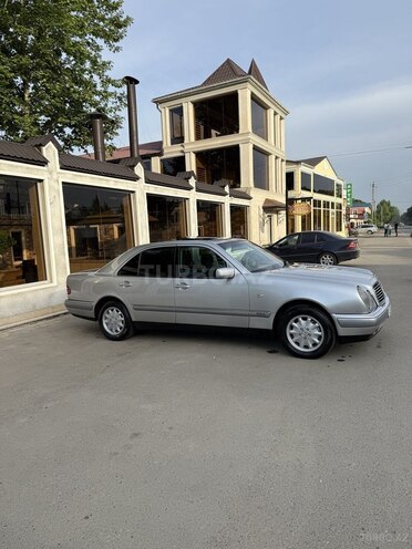 Mercedes E 200 1999, 333,000 km - 2.0 л - Masallı
