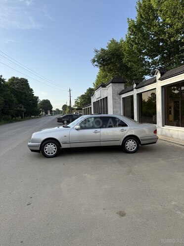 Mercedes E 200 1999, 333,000 km - 2.0 л - Masallı