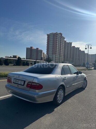 Mercedes E 240 2000, 246,781 km - 2.4 l - Bakı