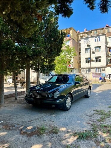 Mercedes E 230 1995, 356,000 km - 2.3 l - Sumqayıt