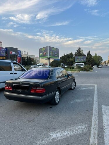 Mercedes E 230 1995, 356,000 km - 2.3 l - Sumqayıt