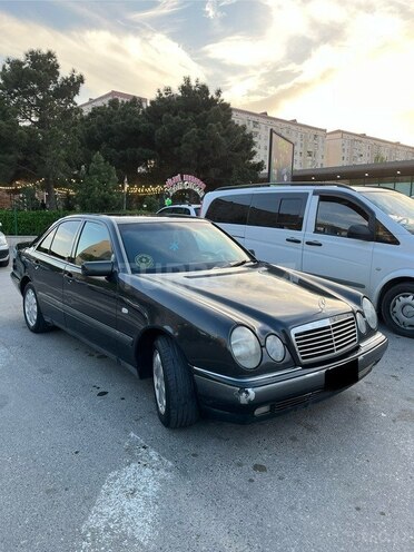 Mercedes E 230 1995, 356,000 km - 2.3 l - Sumqayıt