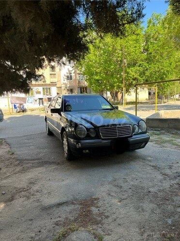 Mercedes E 230 1995, 356,000 km - 2.3 l - Sumqayıt