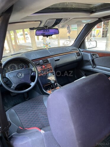 Mercedes E 230 1995, 356,000 km - 2.3 l - Sumqayıt