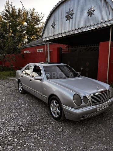 Mercedes E 230 1995, 351,444 km - 2.3 l - Bərdə