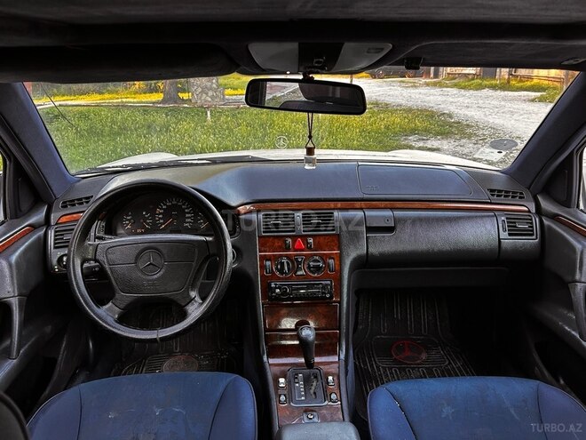 Mercedes E 230 1995, 351,444 km - 2.3 l - Bərdə