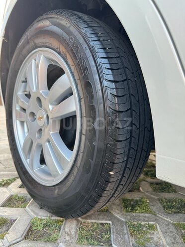 Chevrolet Aveo-12