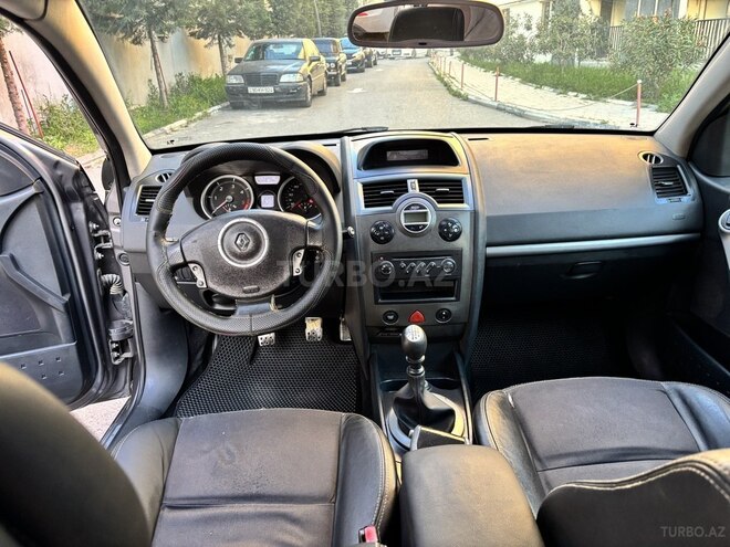 Renault Megane-6