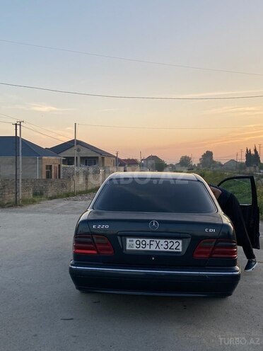 Mercedes E 220 d 1999, 413,217 km - 2.2 l - Bakı