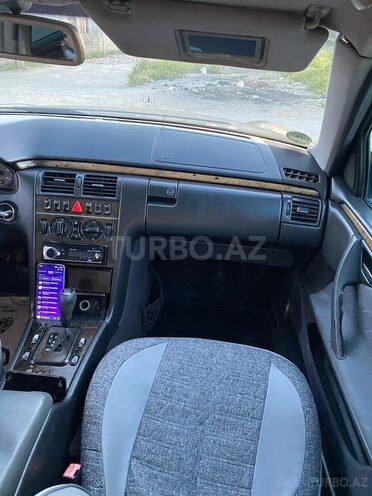Mercedes E 220 d 1999, 413,217 km - 2.2 l - Bakı