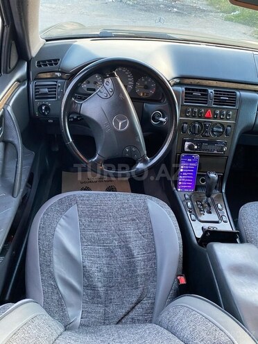 Mercedes E 220 d 1999, 413,217 km - 2.2 l - Bakı