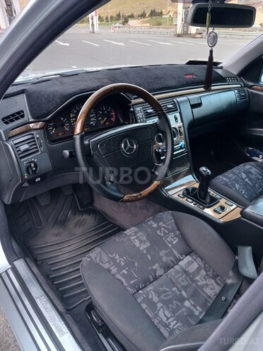 Mercedes E 220 d 1998, 398,000 km - 2.2 l - Bakı