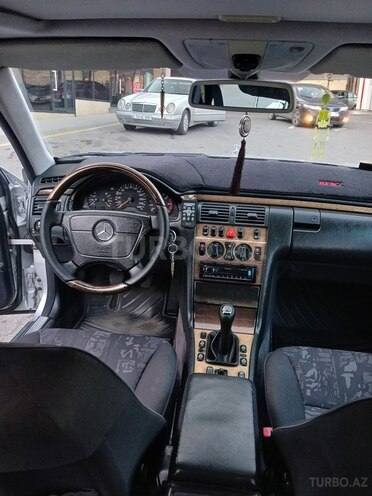 Mercedes E 220 d 1998, 398,000 km - 2.2 l - Bakı
