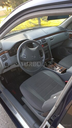 Mercedes E 240 1999, 270,000 km - 2.4 l - Bakı