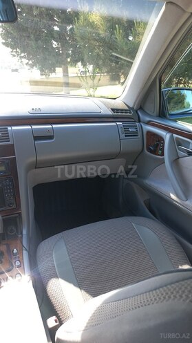 Mercedes E 240 1999, 270,000 km - 2.4 l - Bakı