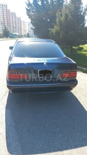 Mercedes E 240 1999, 270,000 km - 2.4 l - Bakı