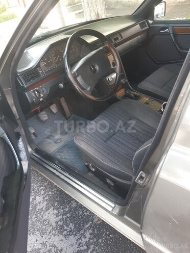 Mercedes E 250 1990, 452,369 km - 2.5 l - Şəki