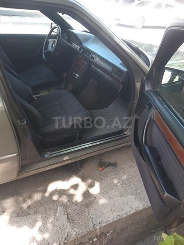 Mercedes E 250 1990, 452,369 km - 2.5 l - Şəki