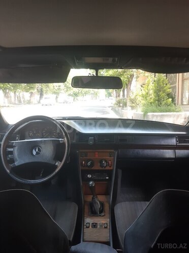 Mercedes E 250 1990, 452,369 km - 2.5 l - Şəki