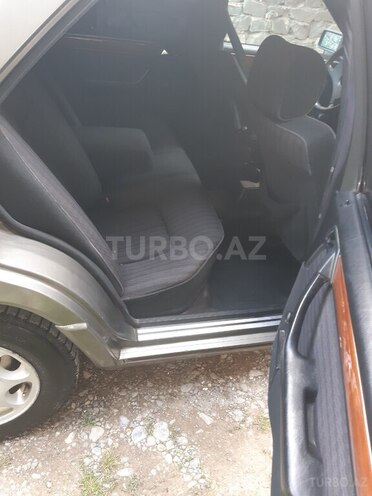 Mercedes E 250 1990, 452,369 km - 2.5 l - Şəki