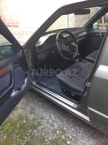 Mercedes E 250 1990, 452,369 km - 2.5 l - Şəki