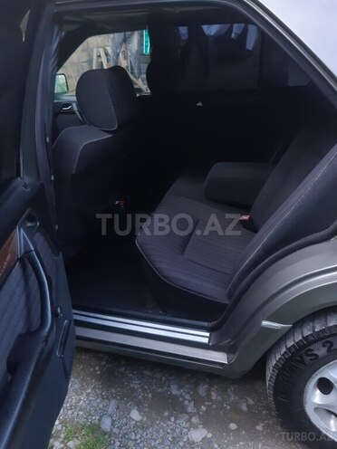 Mercedes E 250 1990, 452,369 km - 2.5 l - Şəki
