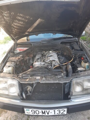 Mercedes E 250 1990, 452,369 km - 2.5 l - Şəki