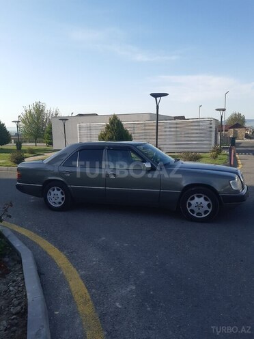Mercedes E 250 1990, 452,369 km - 2.5 l - Şəki