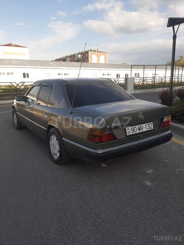 Mercedes E 250 1990, 452,369 km - 2.5 l - Şəki