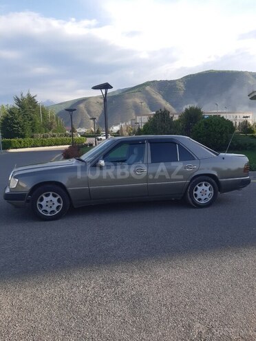 Mercedes E 250 1990, 452,369 km - 2.5 l - Şəki