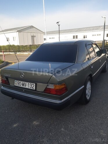 Mercedes E 250 1990, 452,369 km - 2.5 l - Şəki