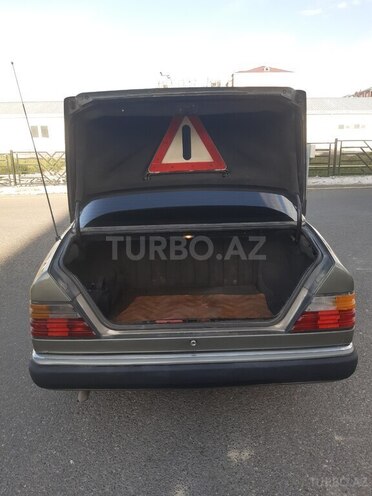 Mercedes E 250 1990, 452,369 km - 2.5 l - Şəki