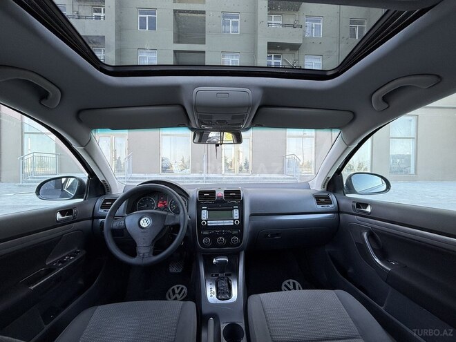 Volkswagen Jetta-13