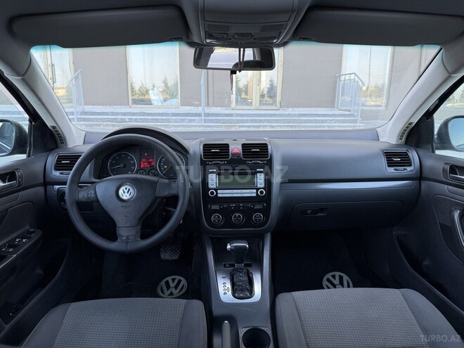 Volkswagen Jetta-12