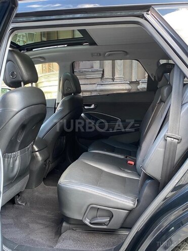 Hyundai Grand Santa Fe-10