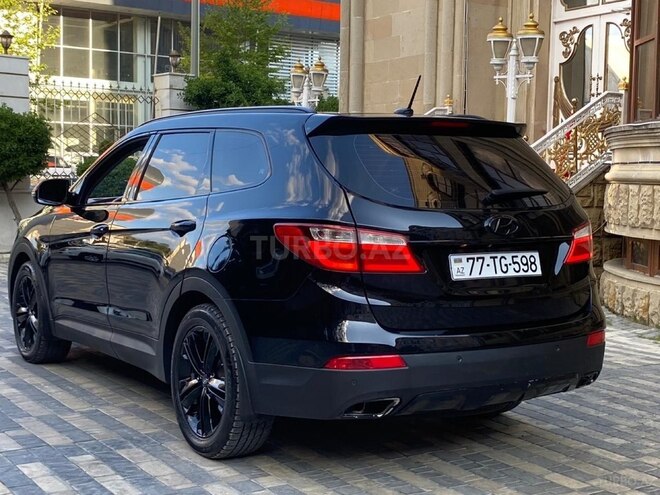 Hyundai Grand Santa Fe-5