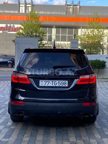 Hyundai Grand Santa Fe-6