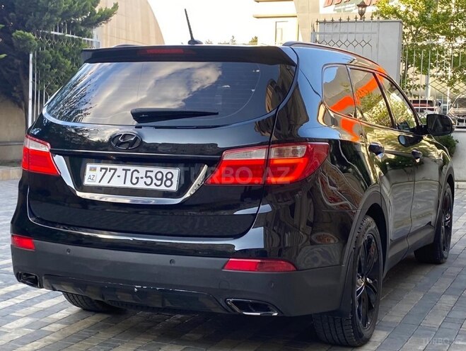 Hyundai Grand Santa Fe-4