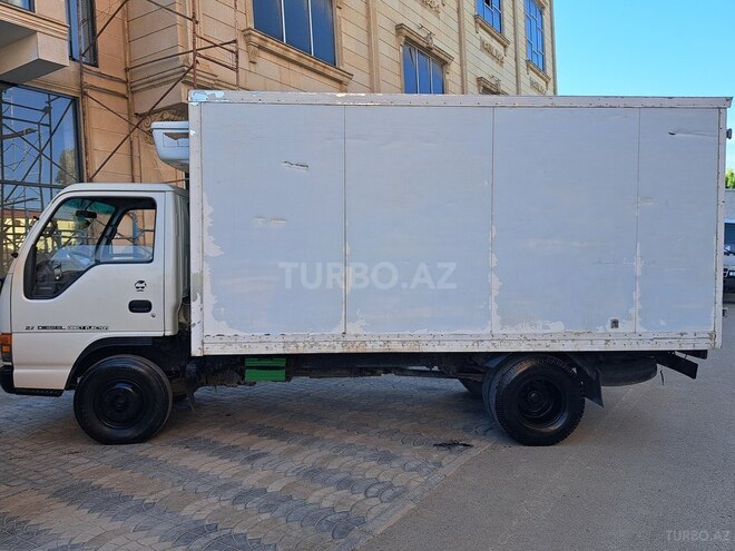 Isuzu NKR 55 L 2008, 254,700 km - 2.8 л - Salyan