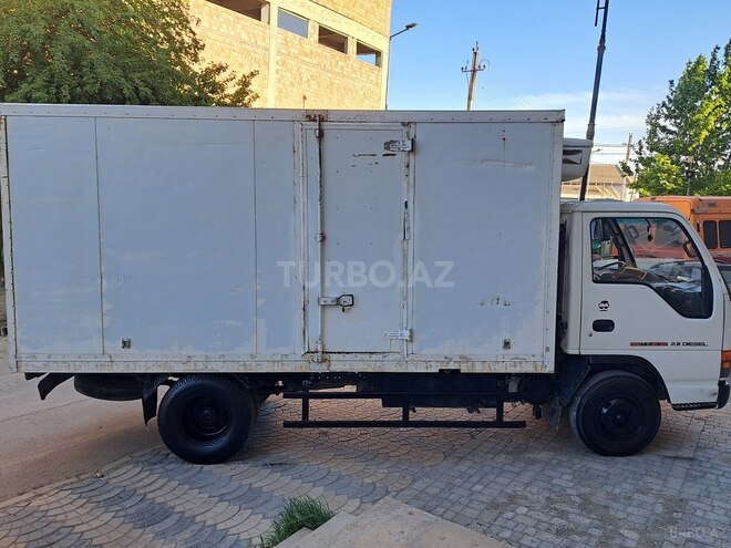 Isuzu NKR 55 L 2008, 254,700 km - 2.8 л - Salyan