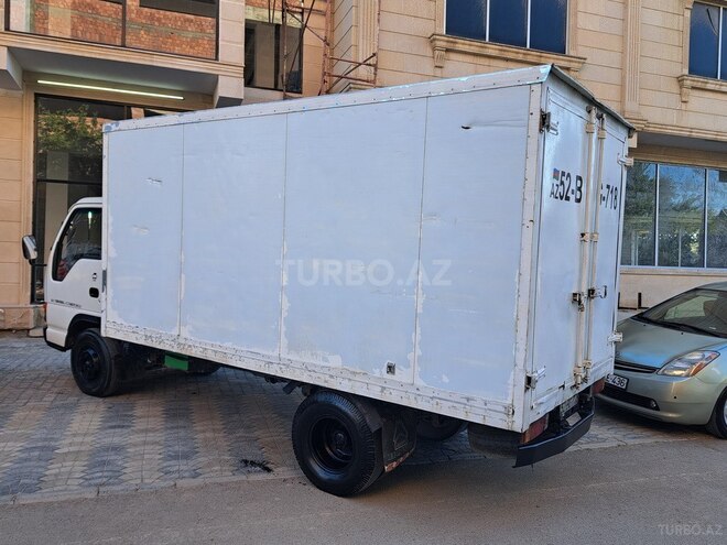 Isuzu NKR 55 L 2008, 254,700 km - 2.8 л - Salyan