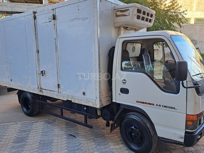 Isuzu NKR 55 L 2008, 254,700 km - 2.8 л - Salyan