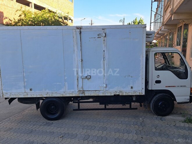 Isuzu NKR 55 L 2008, 254,700 km - 2.8 л - Salyan